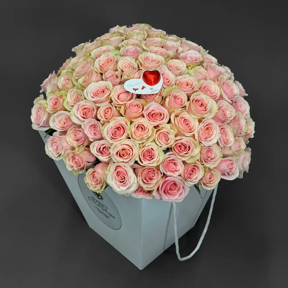 224423 Букет из 101 розовой розы с валентинкой в коробке