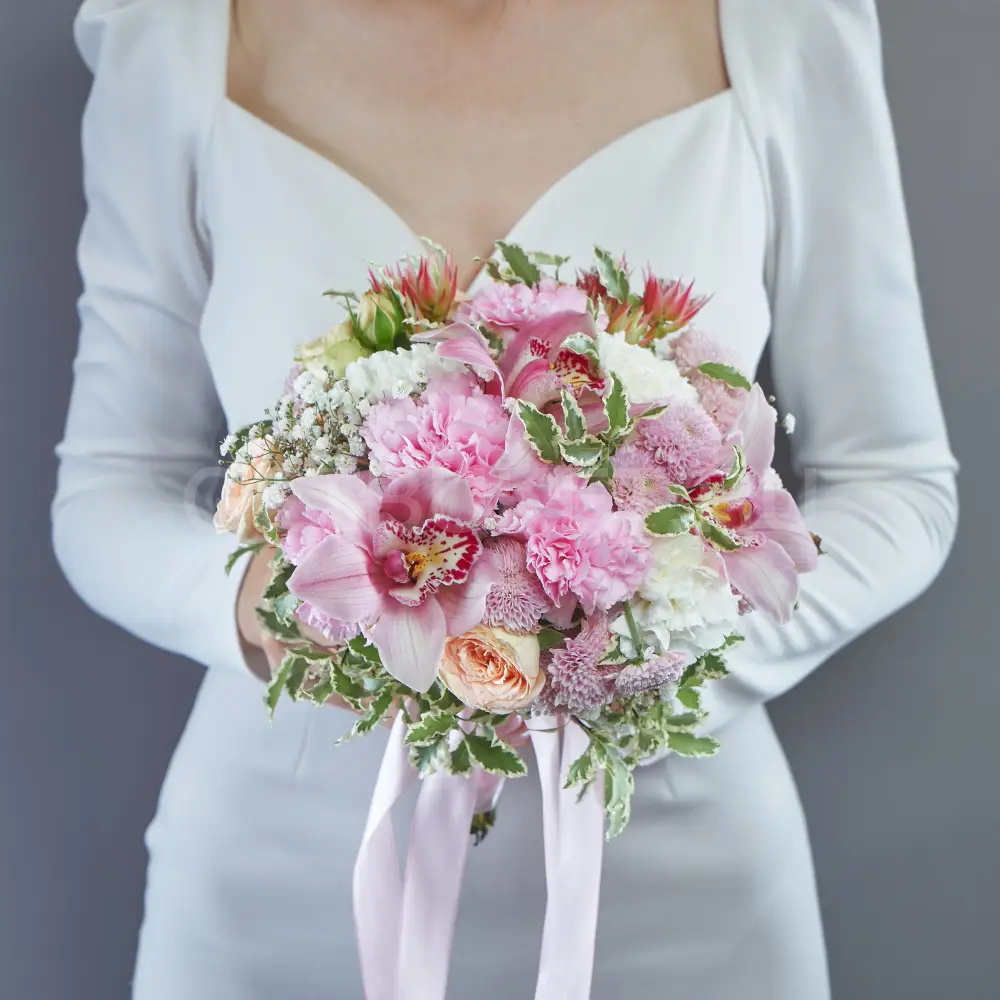 214786 Букет невесты из гвоздик, хризантем и роз